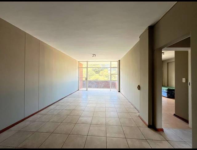 2 BEDROOM APARTMENT FOR SALE IN FLORIDA LAKE